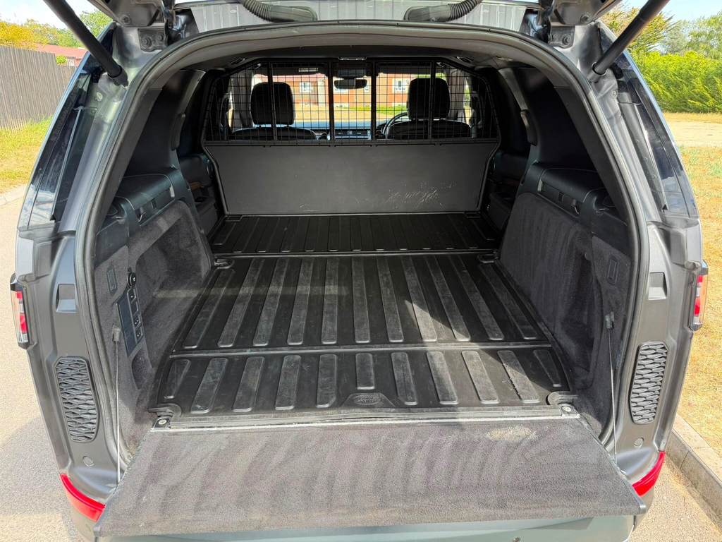 Land Rover Discovery Sdv6 Hse Black #46