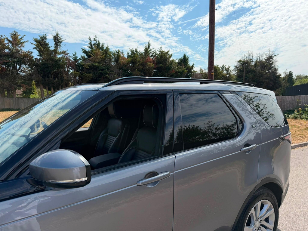 Land Rover Discovery Sdv6 Hse Black #45