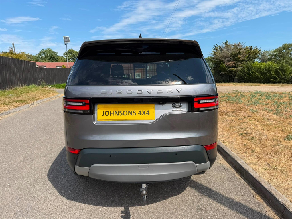 Land Rover Discovery Sdv6 Hse Black #11