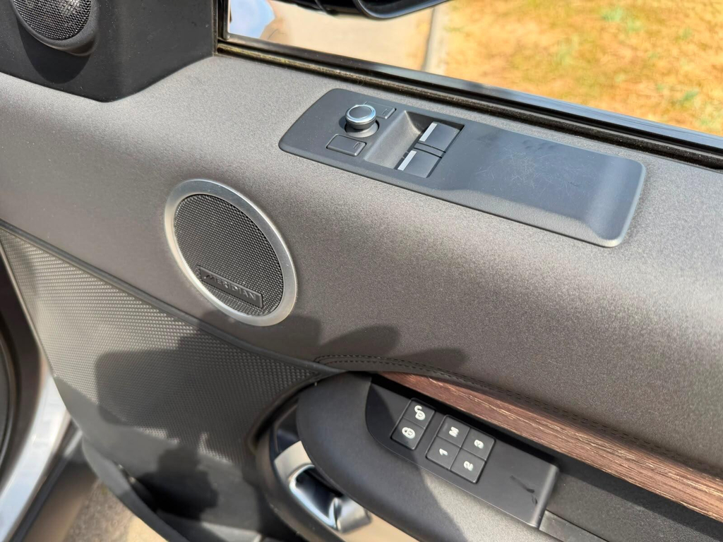 Land Rover Discovery Sdv6 Hse Black #19