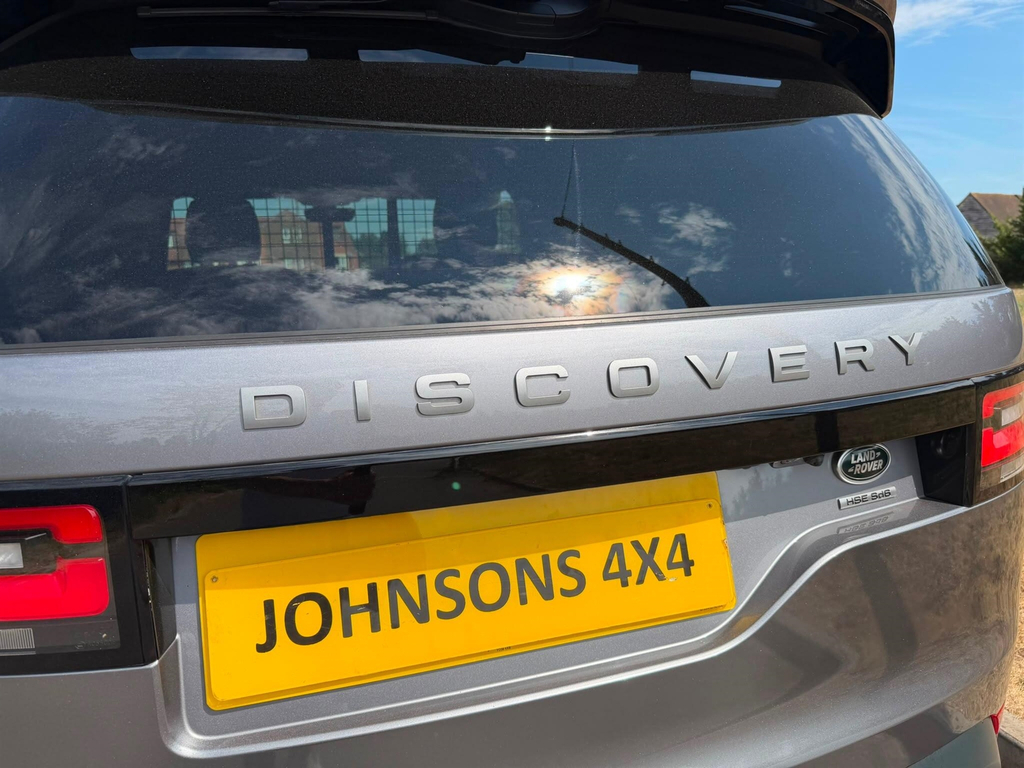 Land Rover Discovery Sdv6 Hse Black #68