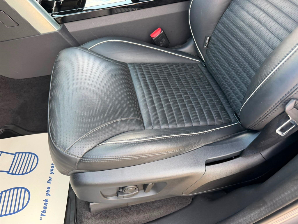 Land Rover Discovery Sdv6 Hse Black #33