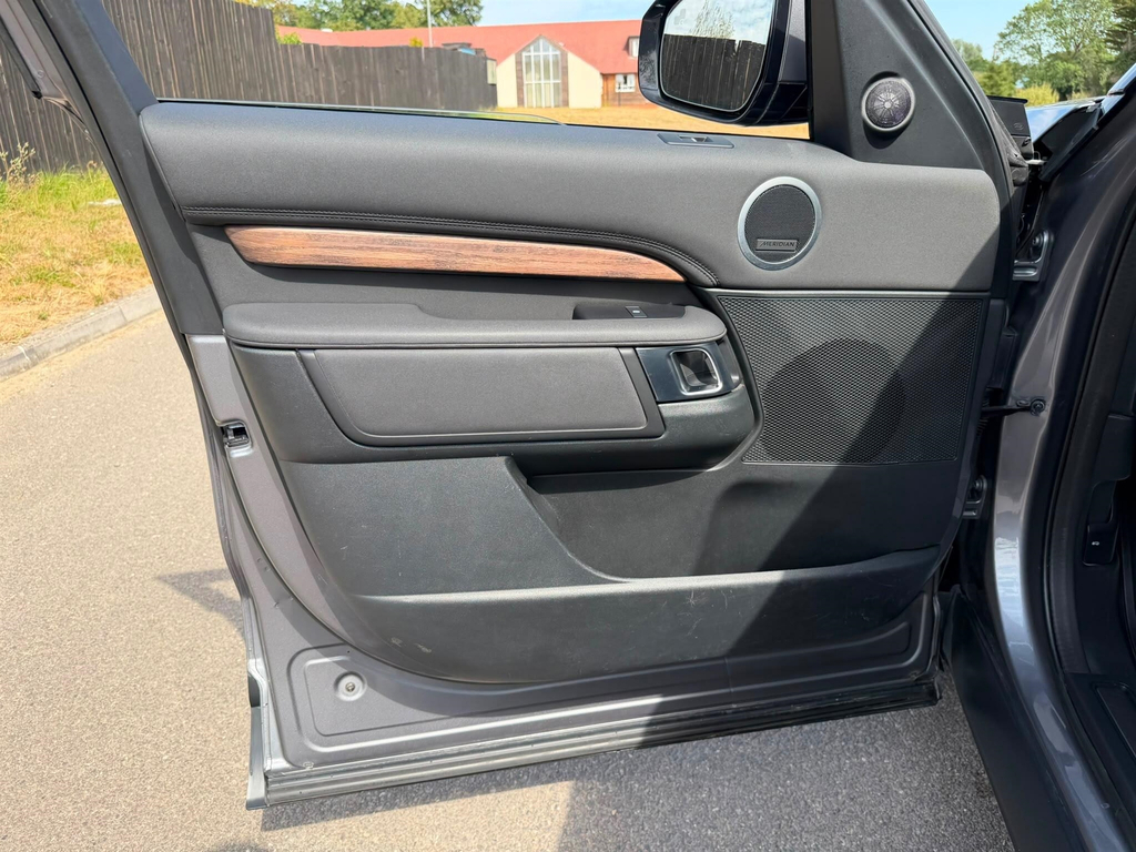 Land Rover Discovery Sdv6 Hse Black #49