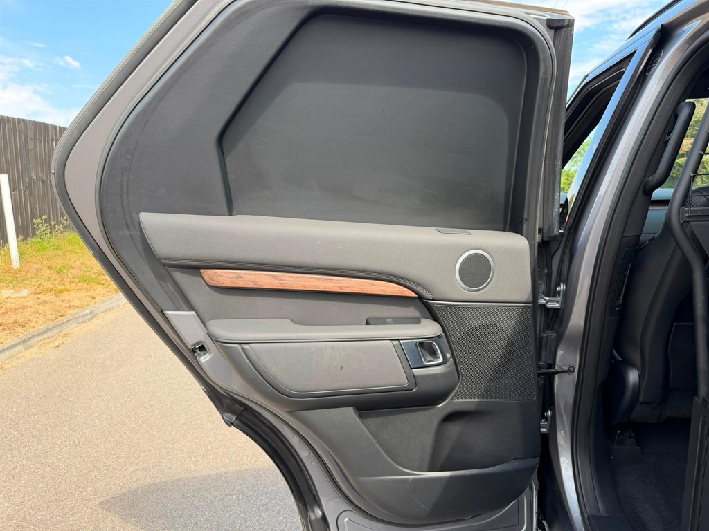 Land Rover Discovery Sdv6 Hse Black #48