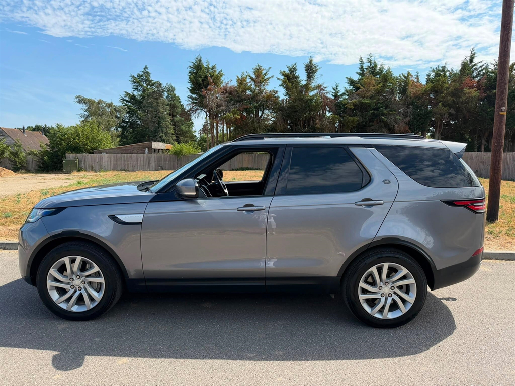 Land Rover Discovery Sdv6 Hse Black #4