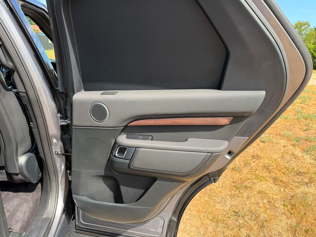 Land Rover Discovery Sdv6 Hse Black #47