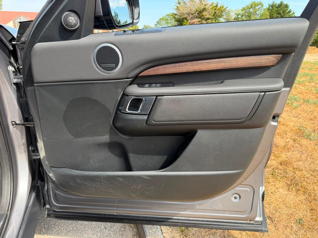 Land Rover Discovery Sdv6 Hse Black #50