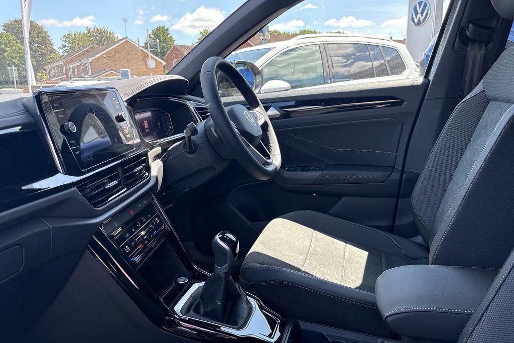 Volkswagen T-Roc 1.0 Tsi 115 Style Design VO26NCJ Black #2