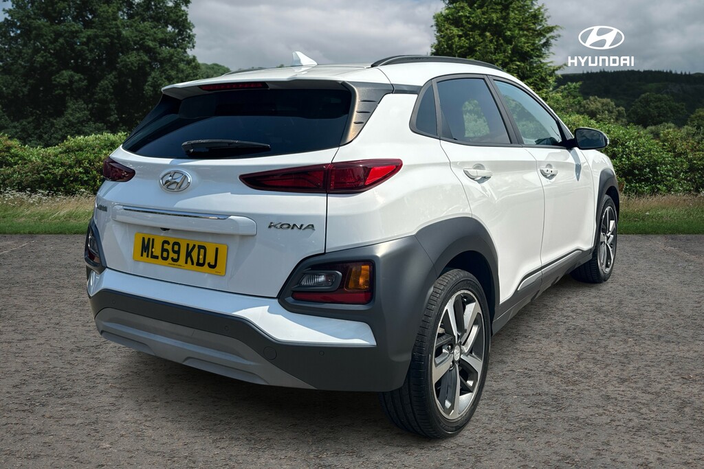 Hyundai Kona Premium White #5