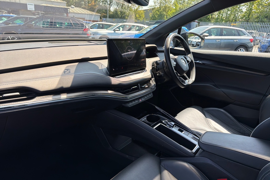 Skoda ENYAQ 220Kw Vrs 82Kwh 4X4 LX72VRZ Black #2
