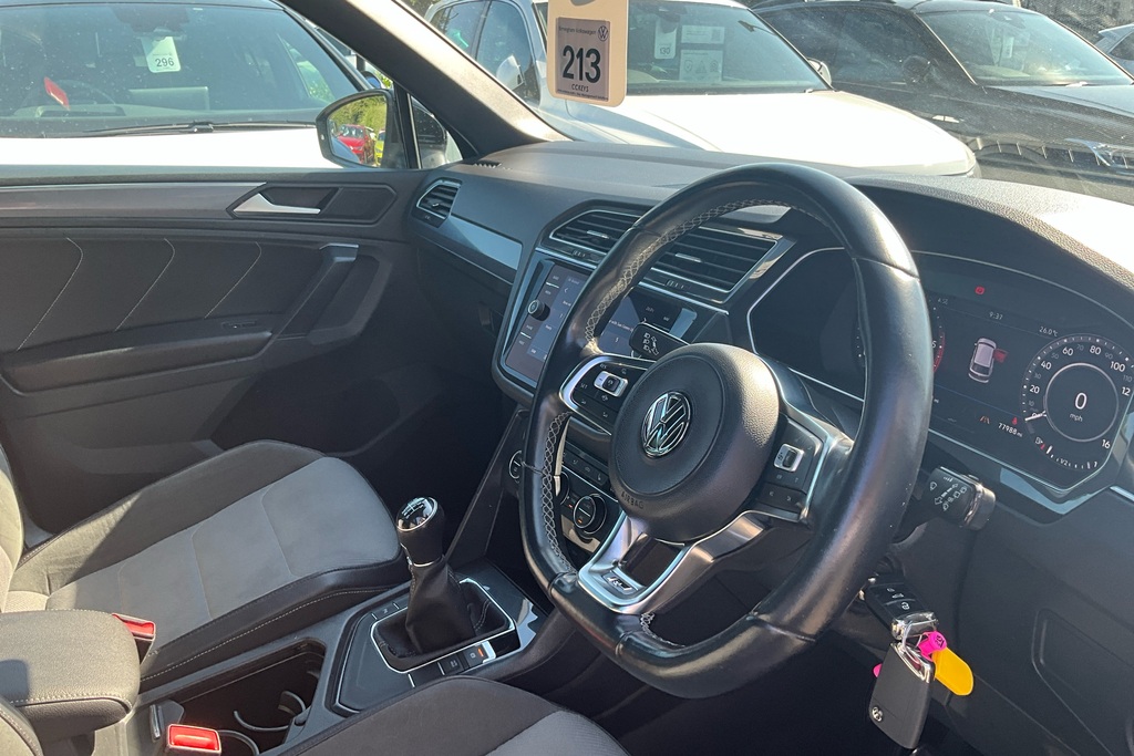 Volkswagen Tiguan 2.0 Tdi 150 R-line BK68EXF Black #6