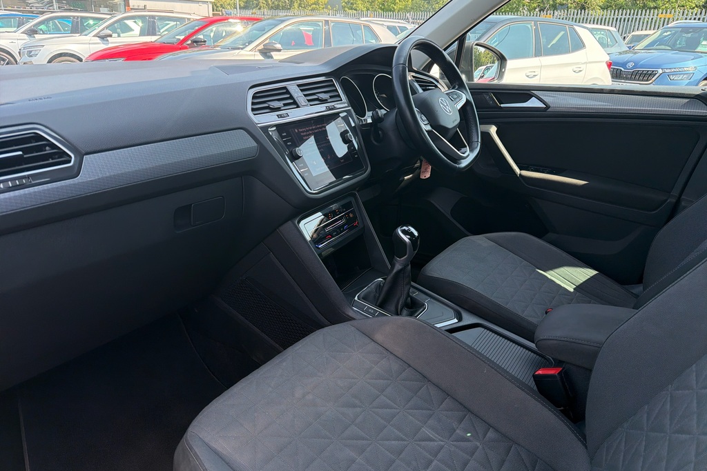 Volkswagen Tiguan 1.5 Tsi 150 Life BF21TKV Grey #2