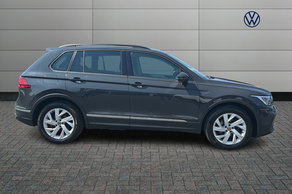 Volkswagen Tiguan 1.5 Tsi 150 Life BF21TKV Grey #4