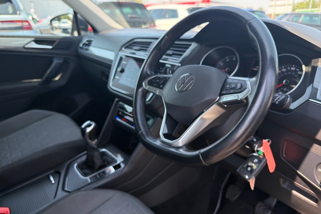 Volkswagen Tiguan 1.5 Tsi 150 Life BF21TKV Grey #6