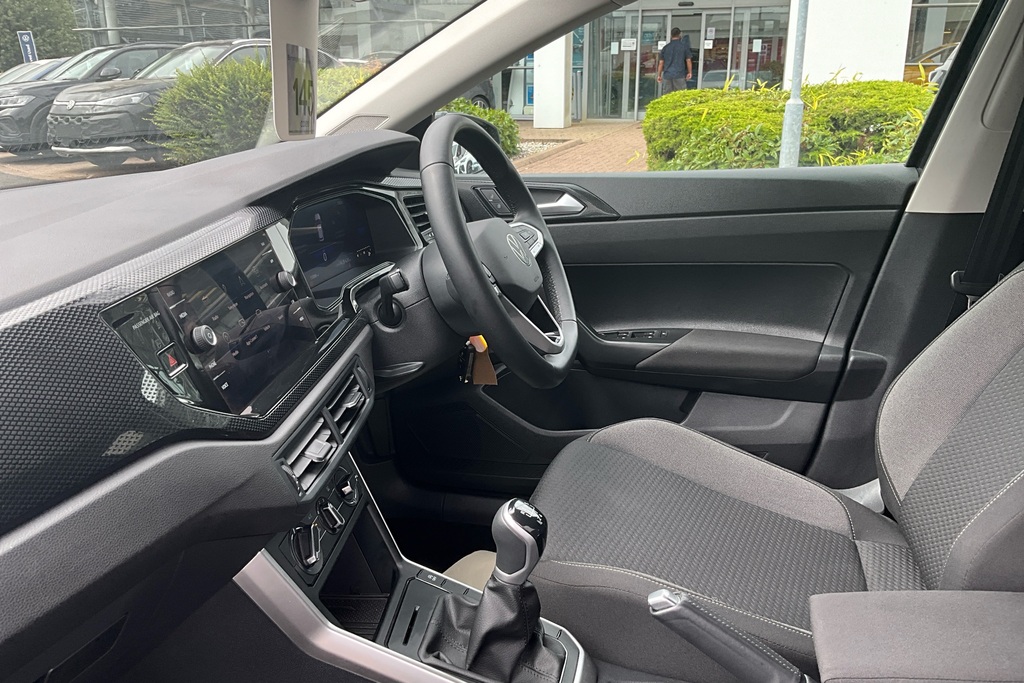 Volkswagen Polo 1.0 Tsi Match GM25NXG Black #2