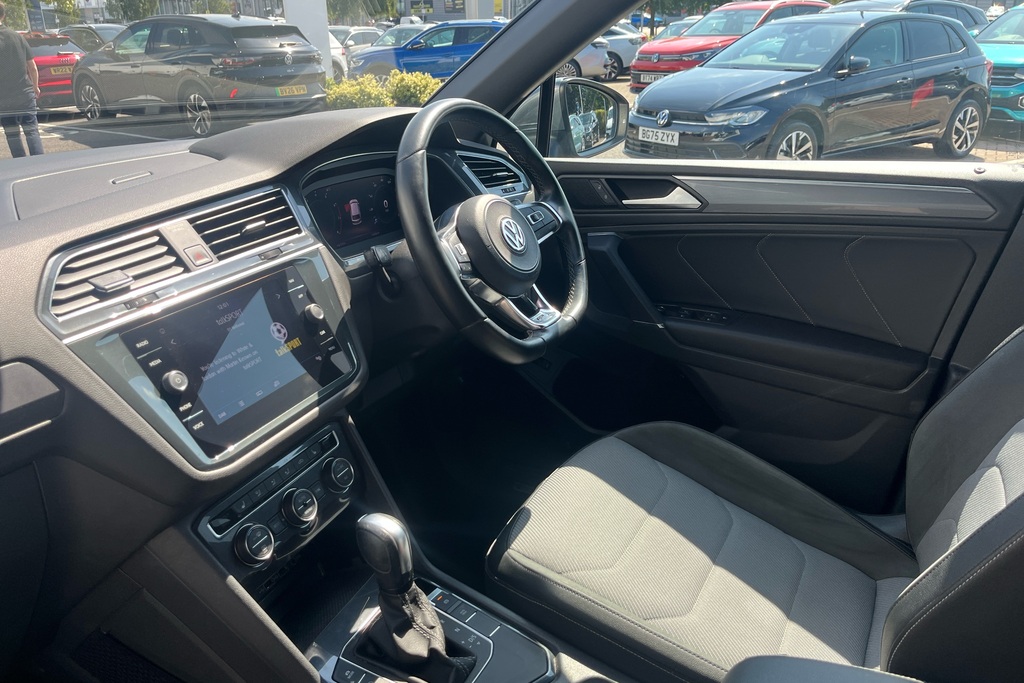Volkswagen Tiguan Allspace 1.5 Tsi Evo R-line Tech Dsg Grey #2