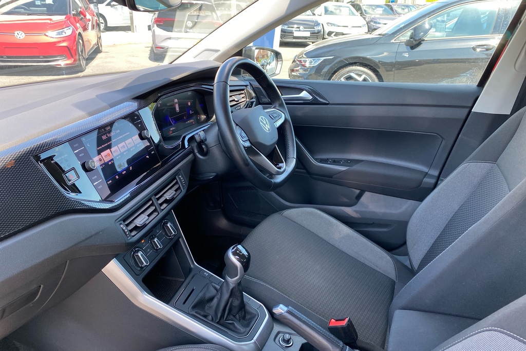 Volkswagen Polo 1.0 Tsi Life WJ74CVF Black #2