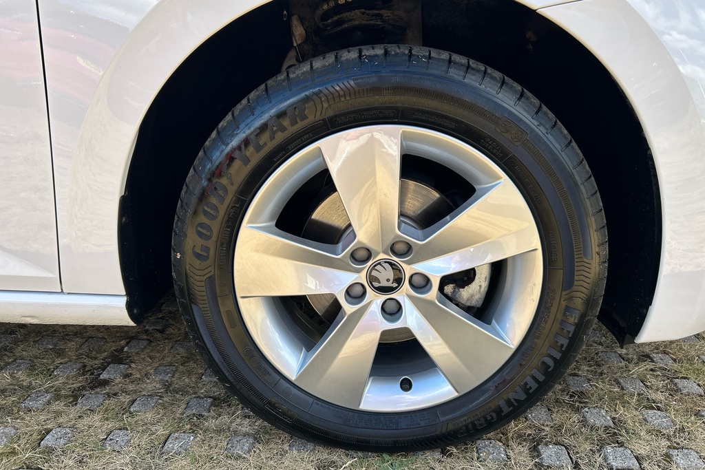 Skoda Scala 1.0 Tsi 116 Se Edition White #5