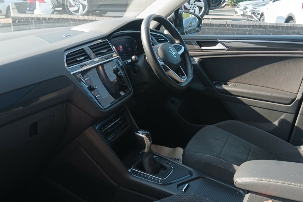 Volkswagen Tiguan 1.5 Tsi 150 Elegance Dsg LS73UPL Black #2
