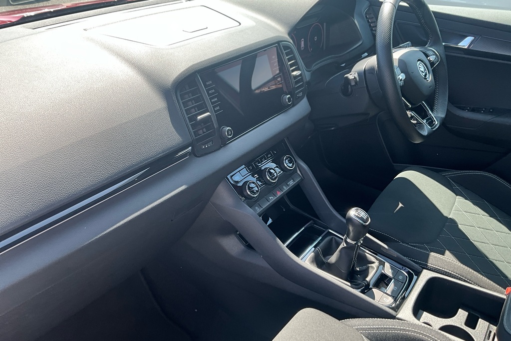 Skoda Karoq 1.5 Tsi Sportline DC23LDA Red #2