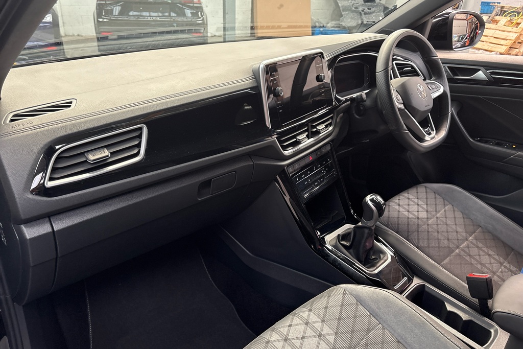 Volkswagen T-Roc 1.5 Tsi R-line GD25LDV Black #2