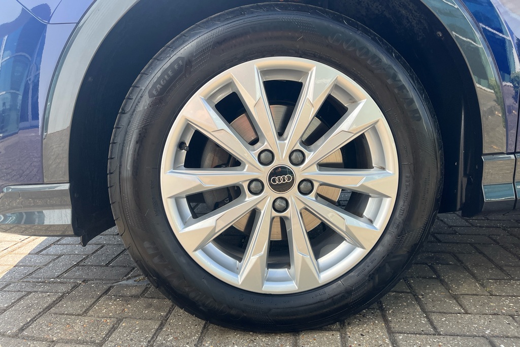 Audi Q3 35 Tfsi Sport S Tronic BJ23JYV Blue #5