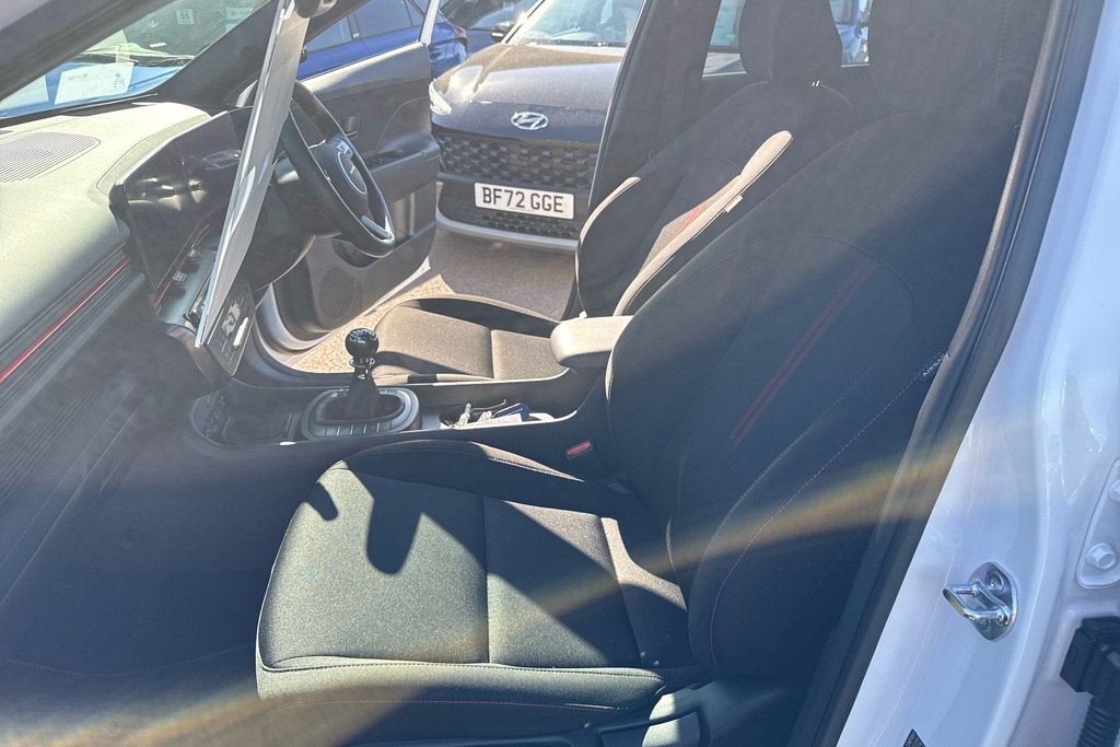Hyundai Kona N Line ET25HRJ White #6