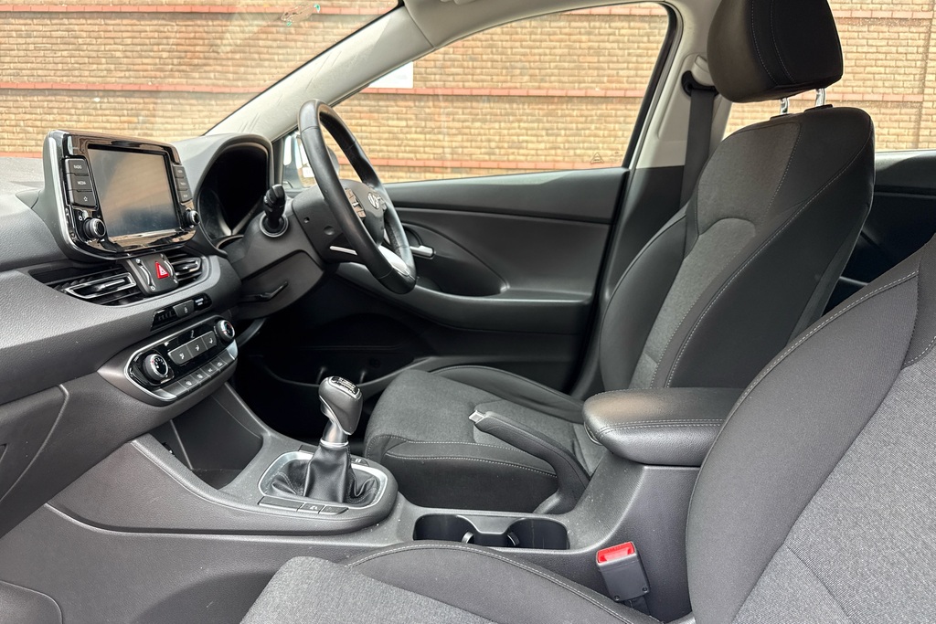 Hyundai I30 T-gdi Se Connect Mhev White #6