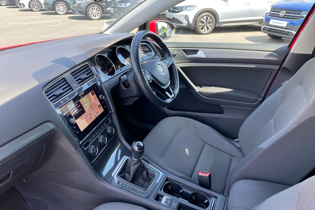 Volkswagen Golf 1.5 Tsi Evo Match Edition GM69MFU Red #2