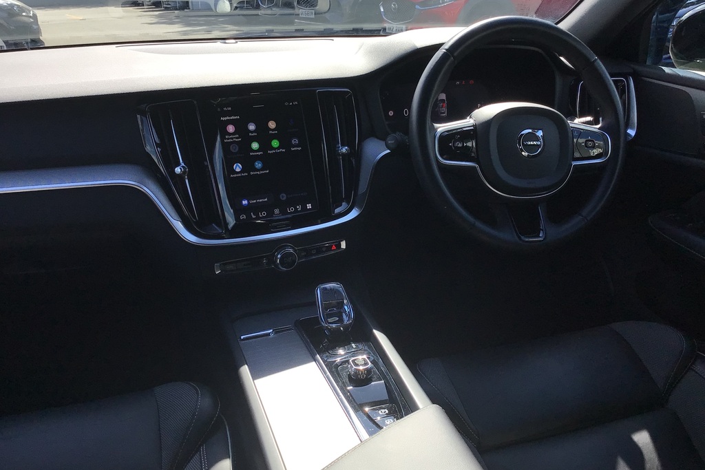 Volvo V60 2.0 B3p Plus Dark 7 Speed Black #3