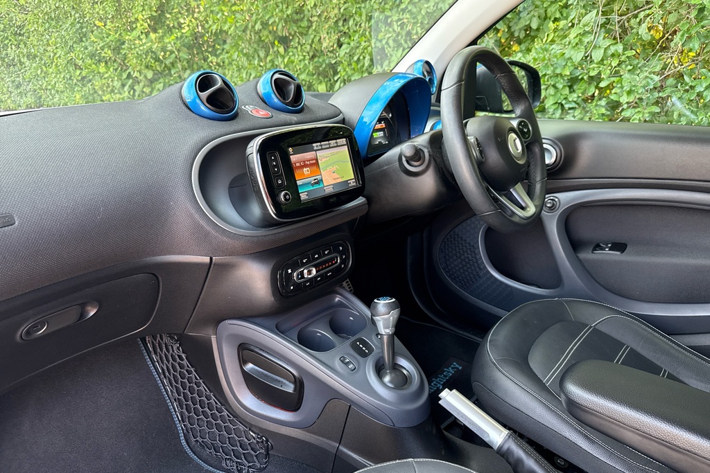 Smart Fortwo Cabrio 60Kw Eq Edition Nightsky 17Kwh 22Kwch Black #32