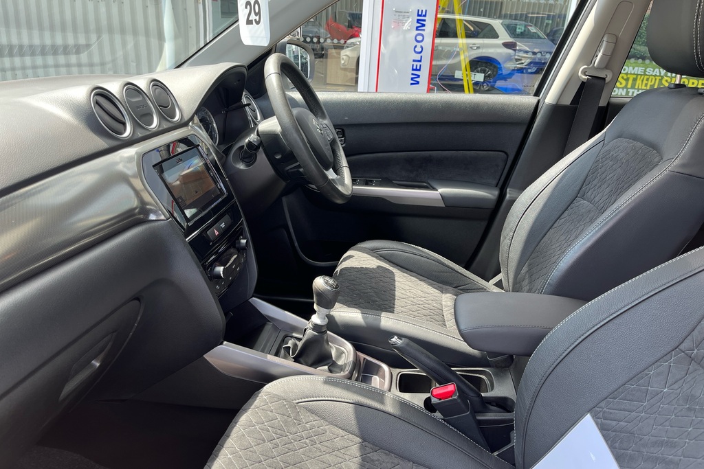 Suzuki Vitara 1.4 Boosterjet 48V Hybrid Sz5 White #6