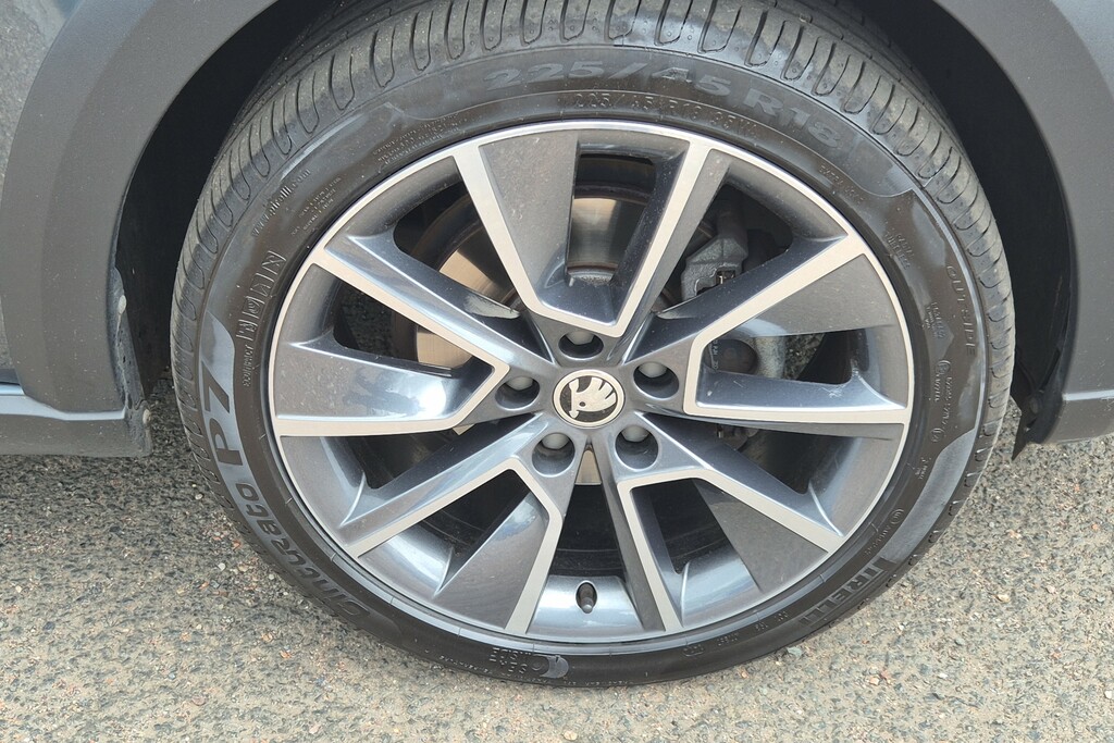 Skoda Octavia 2.0 Tdi Cr Scout 4X4 Dsg Grey #5
