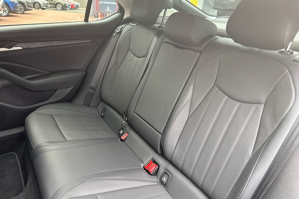 Skoda Superb Estate 2.0 Tdi Cr Se Technology Dsg White #8