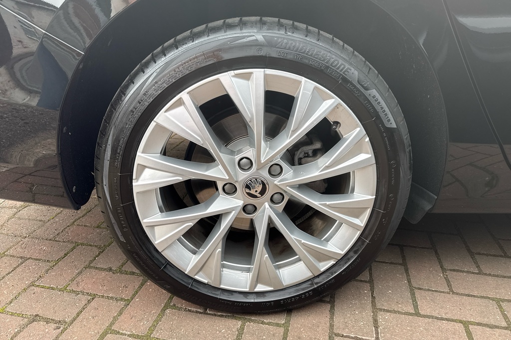 Skoda Superb Estate 2.0 Tdi Cr Se Technology Dsg White #50