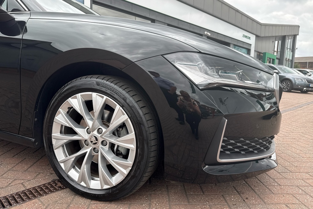 Skoda Superb Estate 2.0 Tdi Cr Se Technology Dsg White #9