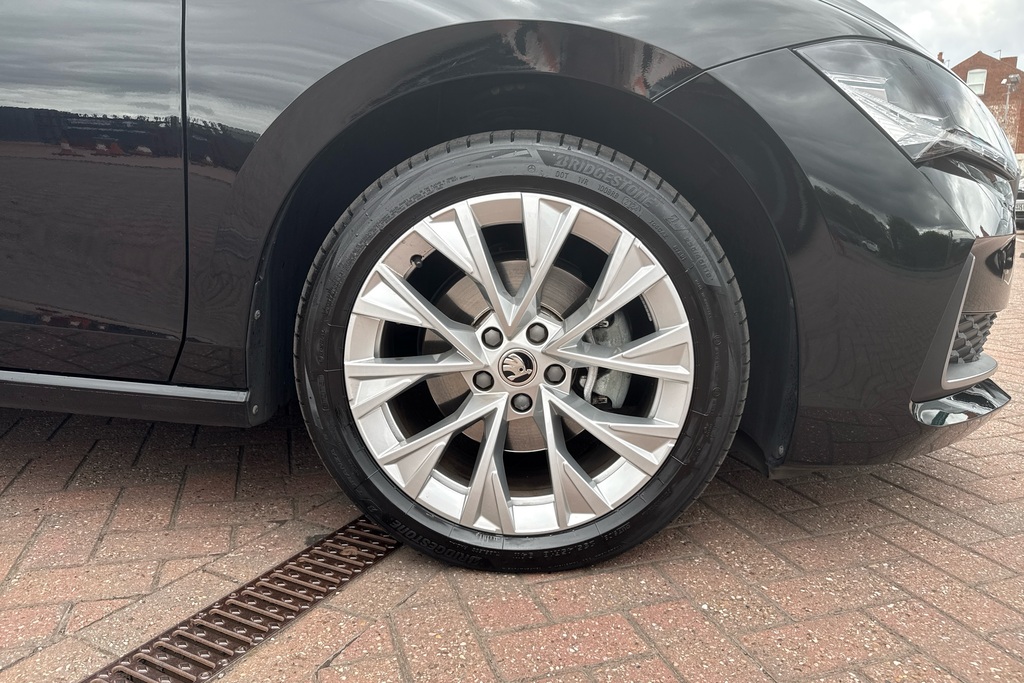 Skoda Superb 2.0 Tdi Se L Dsg Black #5