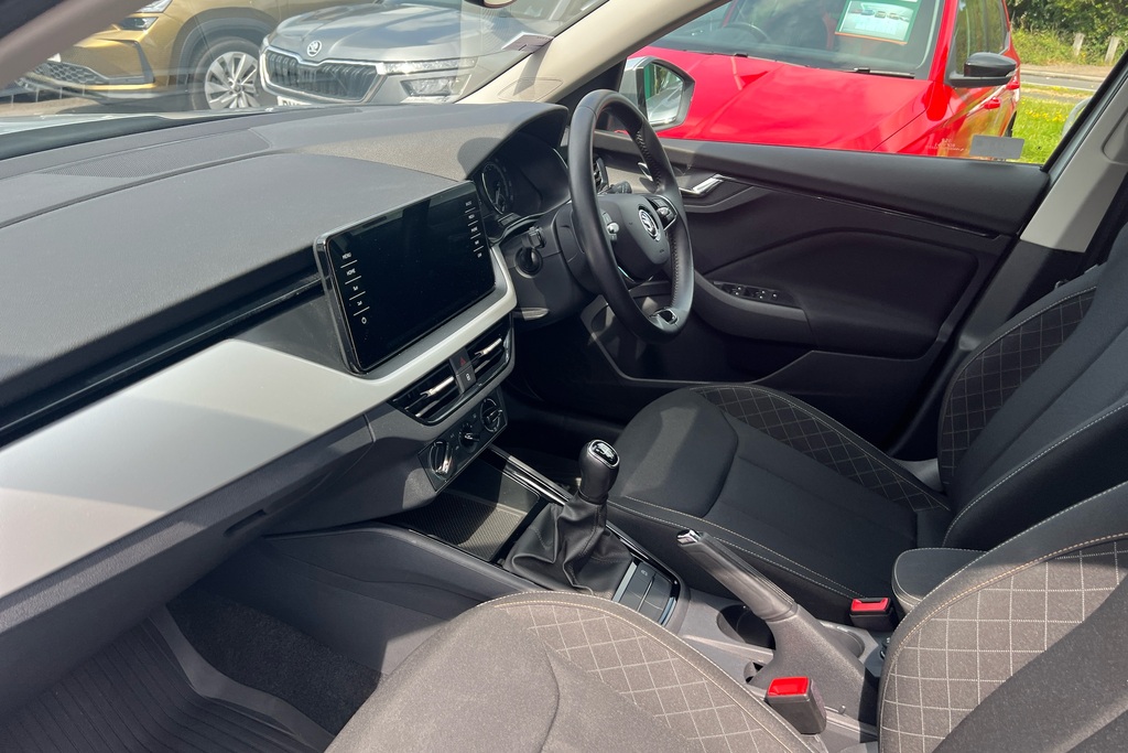 Skoda Kamiq 1.0 Tsi 110 Se Drive Silver #2