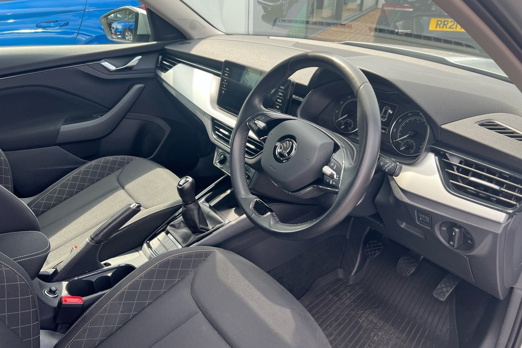 Skoda Kamiq 1.0 Tsi 110 Se Drive Silver #6