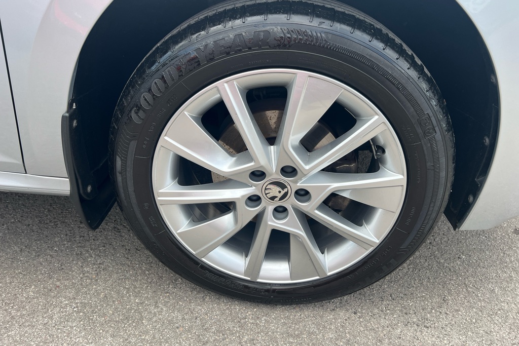 Skoda Kamiq 1.0 Tsi 110 Se Drive Silver #5