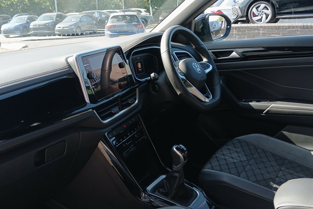 Volkswagen T-Roc 1.5 Tsi R-line GD25RVK Black #2