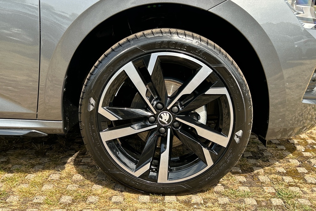 Skoda Kamiq 1.0 Tsi Monte Carlo Edition Dsg Grey #5
