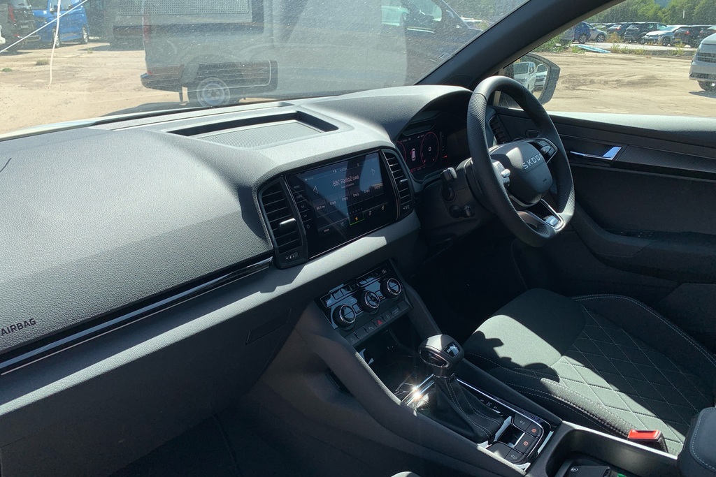 Skoda Karoq 1.5 Tsi Sportline Edition Dsg White #2