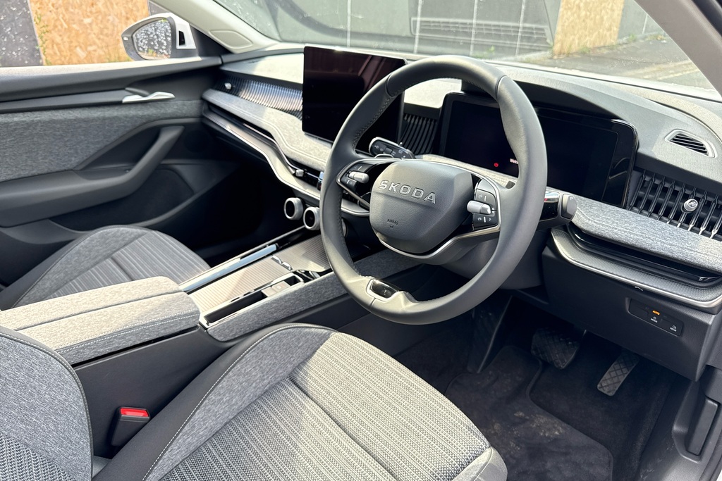 Skoda Superb 2.0 Tdi Se Technology Dsg White #6