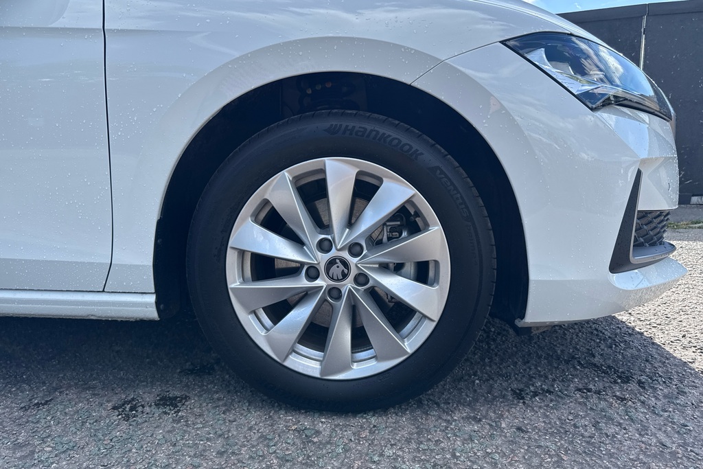 Skoda Superb 2.0 Tdi Se Technology Dsg White #5