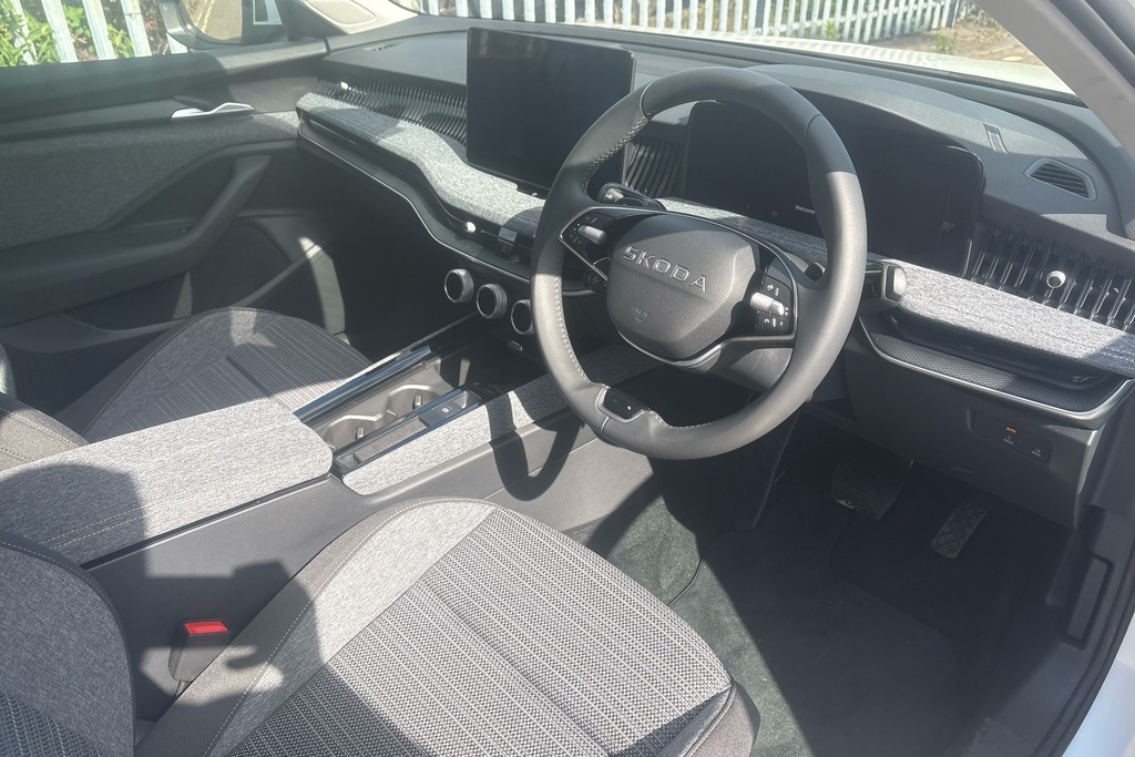 Skoda Superb 2.0 Tdi Se Technology Dsg White #6