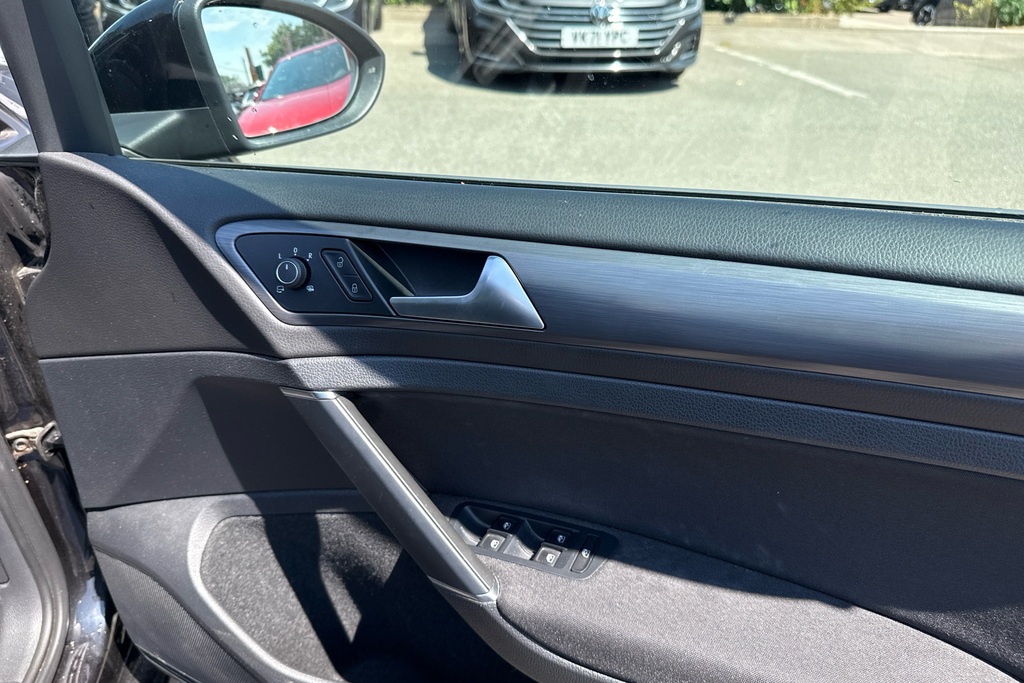 Volkswagen e-Golf 35.8Kwh 136 Finance From 8.9 Apr Blue #24