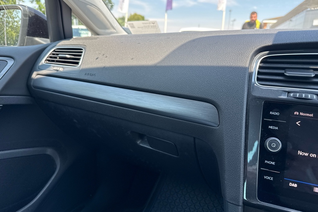 Volkswagen e-Golf 35.8Kwh 136 Finance From 8.9 Apr Blue #31