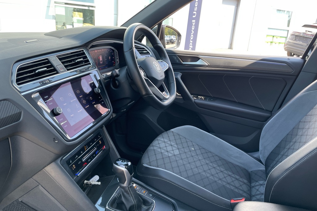 Volkswagen Tiguan 1.5 Tsi 150 Black Edition Dsg VU24KTN Black #2
