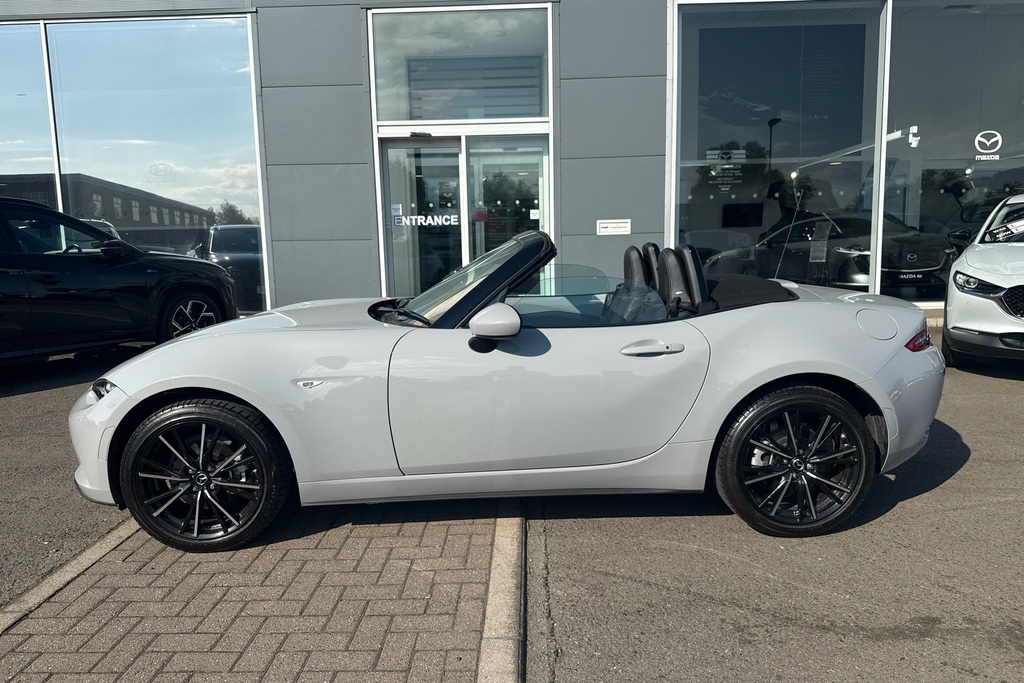 Mazda MX-5 Exclusive-line White #44